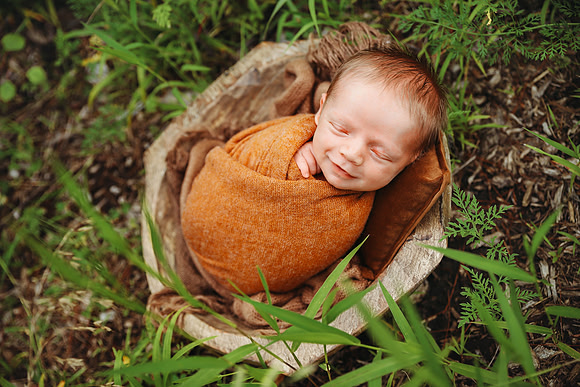 Humboldt Iowa Outdoor Newborn Photographer l Portfolio
